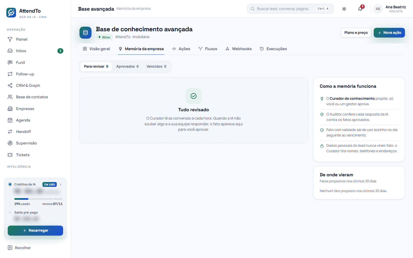 Captura da tela Memória da empresa. A tela Memória da empresa serve para aprovar, editar ou recusar os fatos que o Curador de conhecimento aprendeu nas conversas e para cuidar dos fatos aprovados e vencidos.