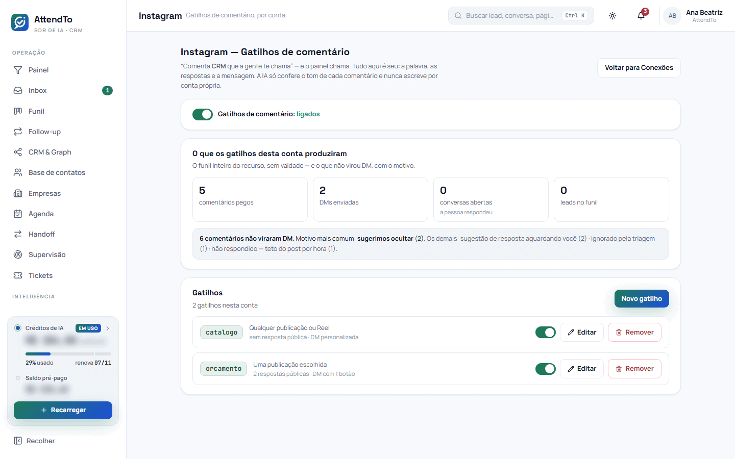 Captura da tela Instagram — Gatilhos de comentário. A tela de Gatilhos de comentário serve para criar a regra “comenta a palavra que a gente te chama”: quem comentar a palavra combinada recebe a sua resposta pública e uma mensagem sua no Direct, e a IA assume quando a pessoa responder.