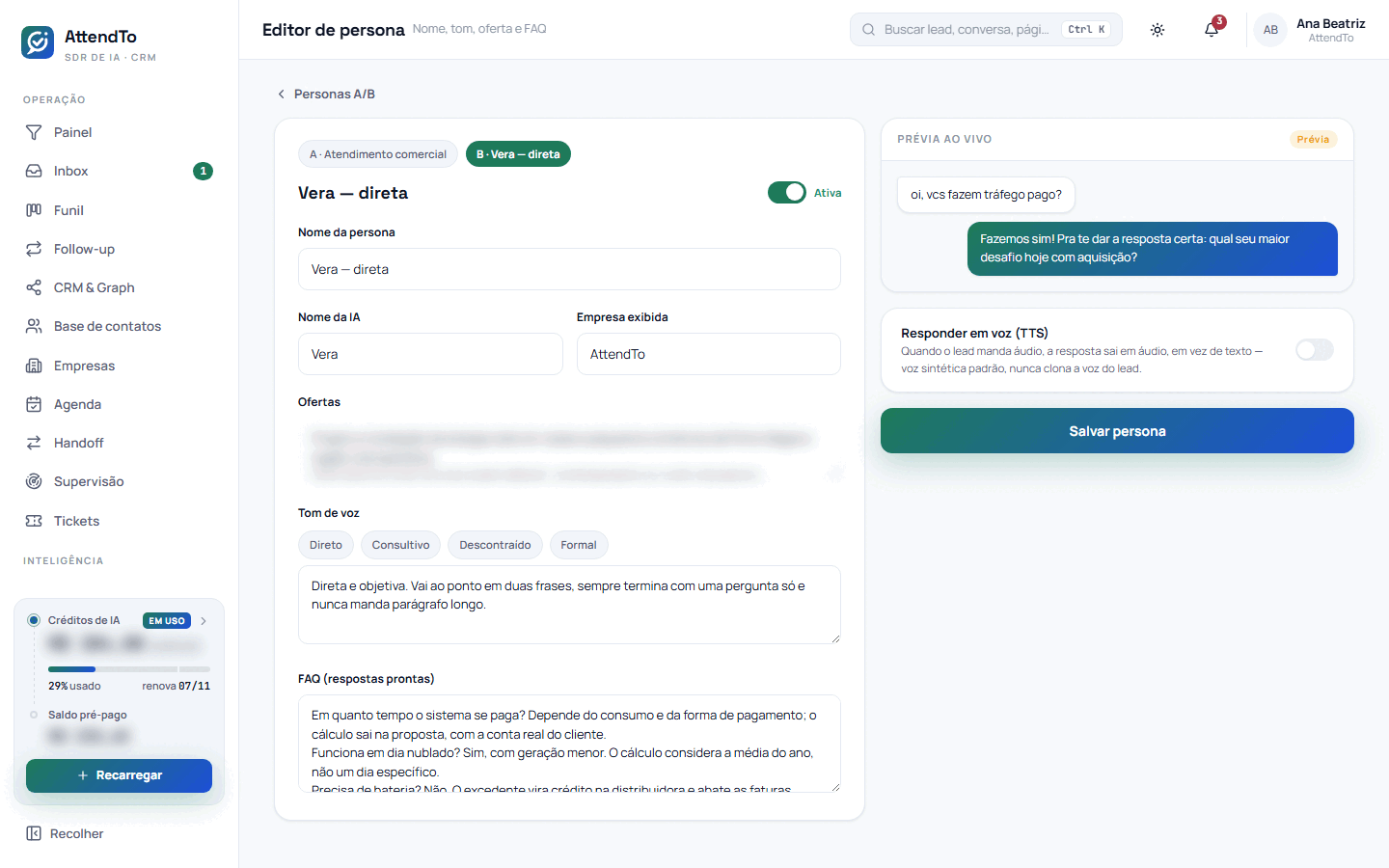 Captura da tela Editor de persona. O Editor de persona serve para escrever cada versão da IA: o nome que o lead vê, a empresa exibida, as ofertas, o tom de voz e as respostas prontas.
