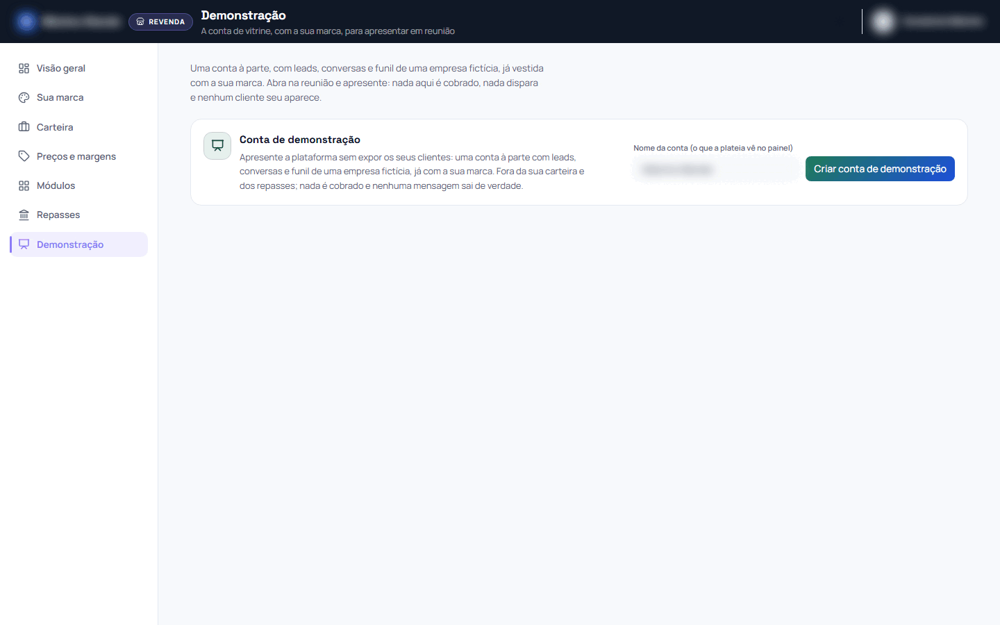 Captura da tela Demonstração, com nomes e valores desfocados. A tela Demonstração serve para manter uma conta à parte, fictícia e com a sua marca, pronta para abrir na reunião: nada é cobrado, nada dispara e nenhum cliente aparece.